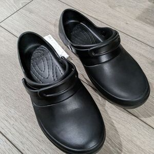 2 Pairs Of Crocs Mercy work size 8 brand new